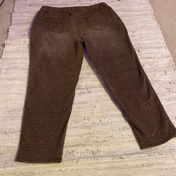 Woman’s jeans cheetah print size 18w - Picture 2 of 4